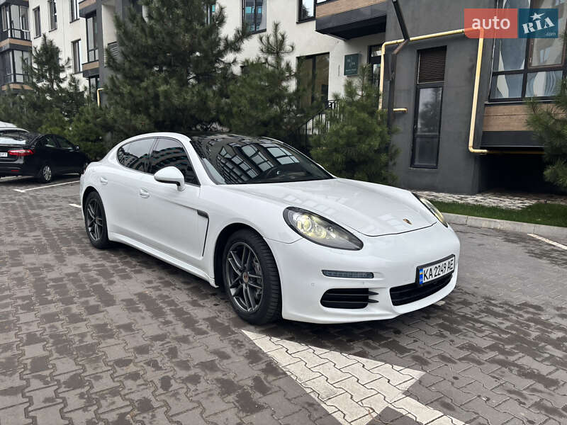 Фастбэк Porsche Panamera 2013 в Киеве