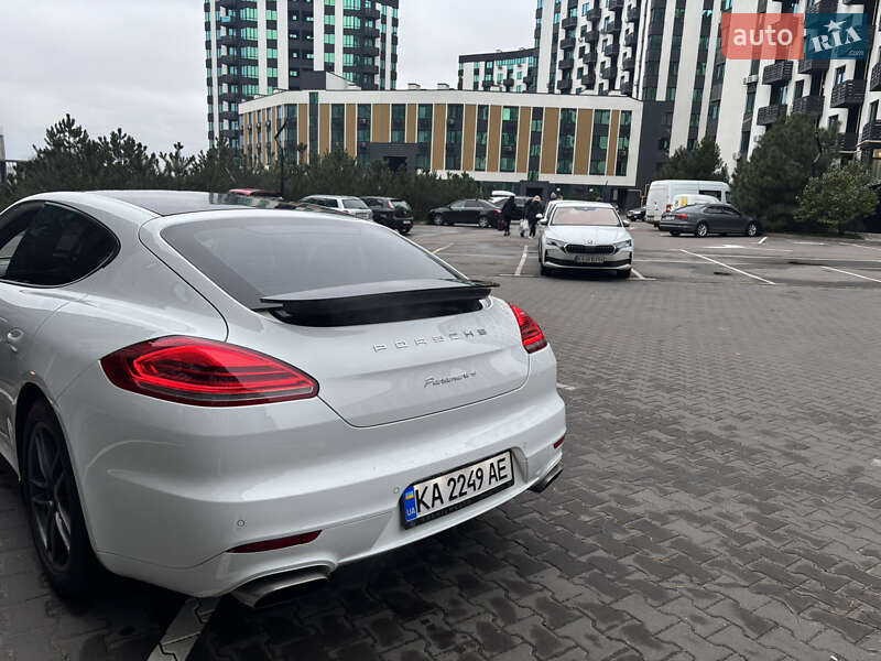 Фастбэк Porsche Panamera 2013 в Киеве