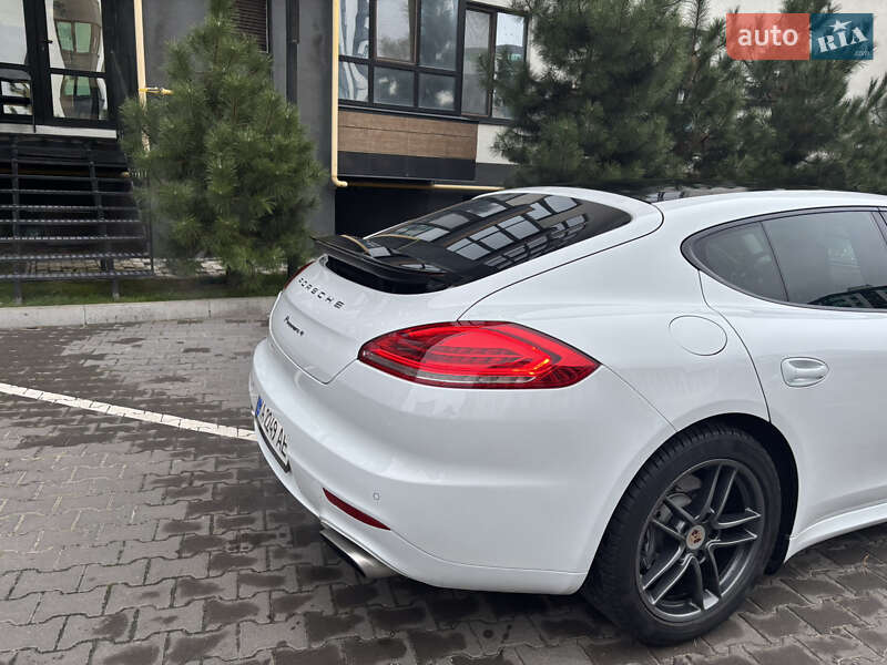 Фастбэк Porsche Panamera 2013 в Киеве