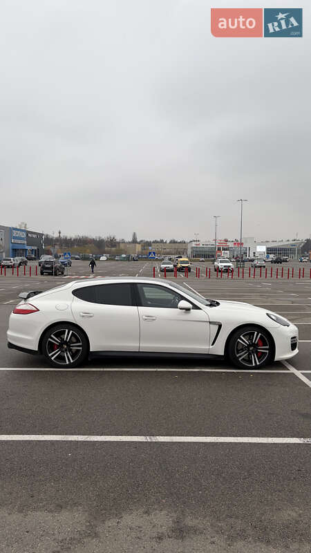 Фастбек Porsche Panamera 2012 в Києві