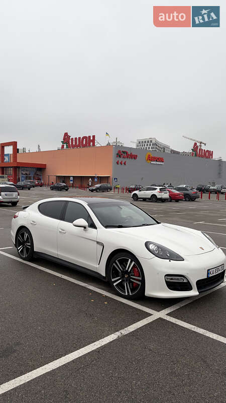 Фастбек Porsche Panamera 2012 в Києві