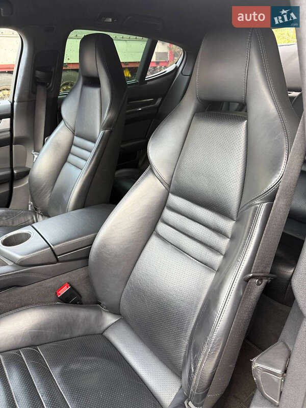 Фастбек Porsche Panamera 2009 в Києві