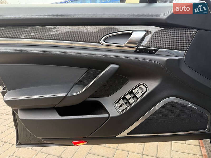 Фастбек Porsche Panamera 2009 в Києві