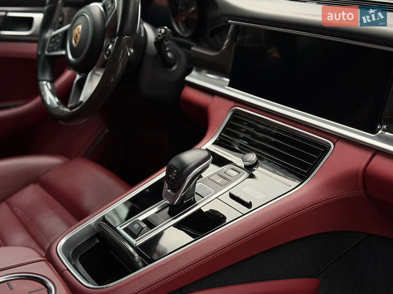 Фастбэк Porsche Panamera 2018 в Киеве фото 22 Фастбэк Porsche Panamera 2018 в Киеве