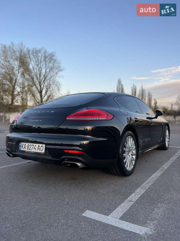Фастбек Porsche Panamera 2013 в Києві фото 12 Фастбек Porsche Panamera 2013 в Києві