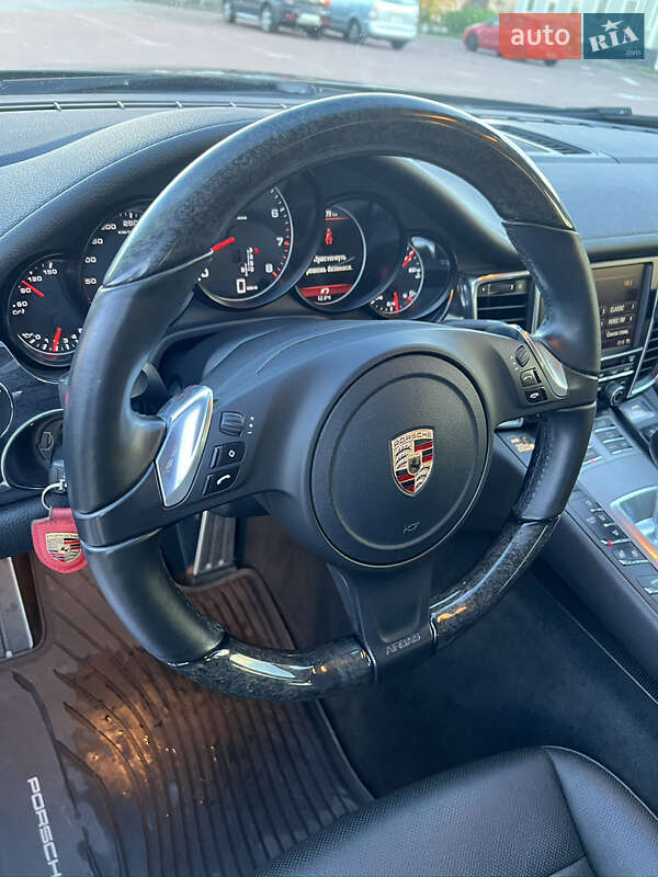 Фастбек Porsche Panamera 2013 в Києві фото 17 Фастбек Porsche Panamera 2013 в Києві
