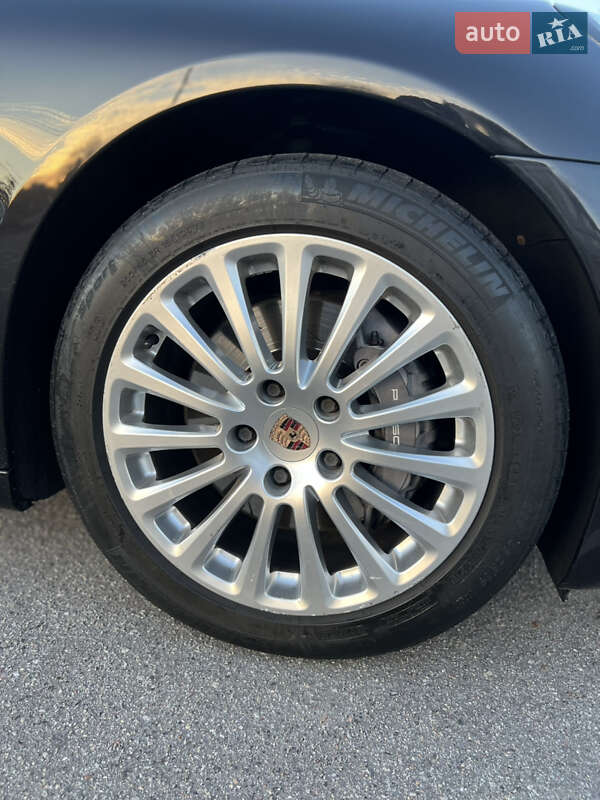 Фастбек Porsche Panamera 2013 в Києві фото 43 Фастбек Porsche Panamera 2013 в Києві