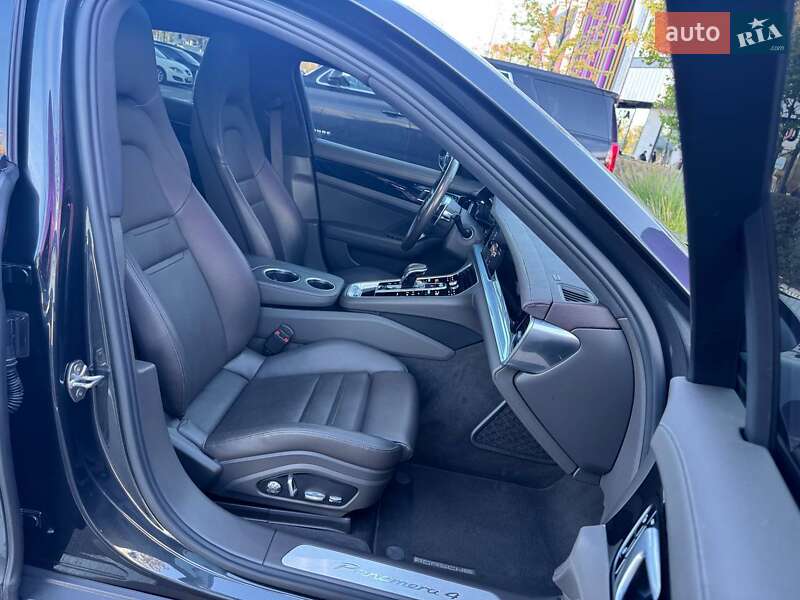 Фастбэк Porsche Panamera 2018 в Киеве фото 13 Фастбэк Porsche Panamera 2018 в Киеве