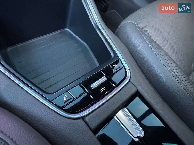 Фастбэк Porsche Panamera 2018 в Киеве фото 36 Фастбэк Porsche Panamera 2018 в Киеве