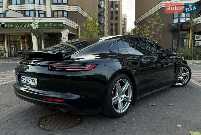 Фастбэк Porsche Panamera 2018 в Киеве фото 3 Фастбэк Porsche Panamera 2018 в Киеве