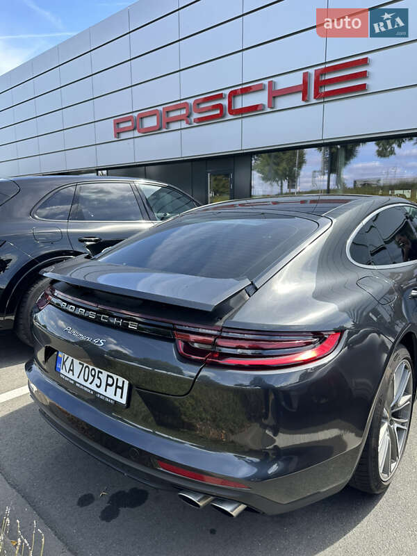 Фастбек Porsche Panamera 2017 в Львові