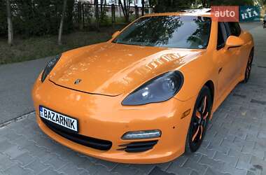 Фастбэк Porsche Panamera 2010 в Черновцах