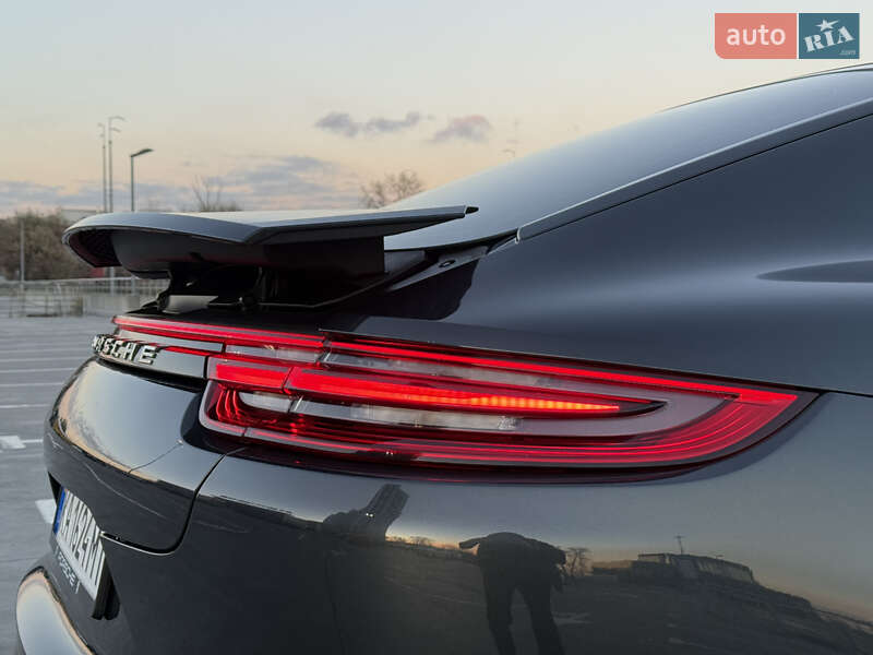 Фастбек Porsche Panamera 2018 в Києві