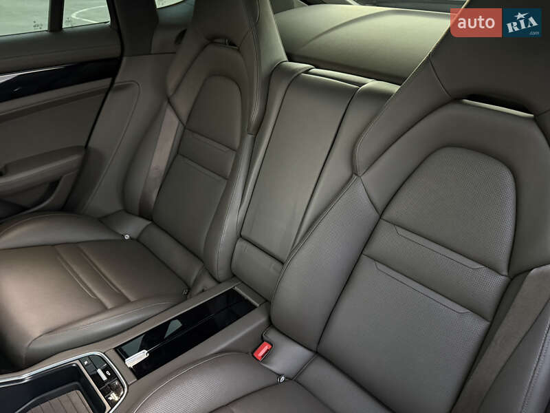 Фастбек Porsche Panamera 2018 в Києві