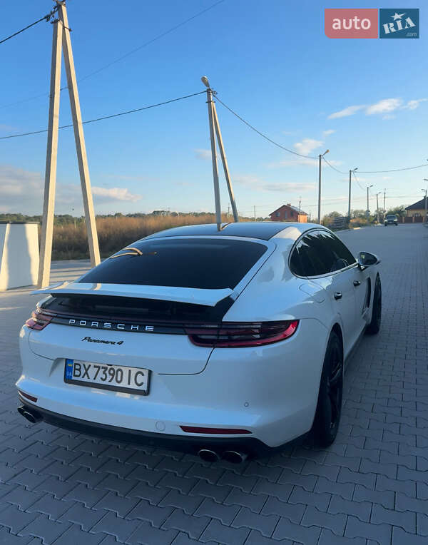 Фастбек Porsche Panamera 2017 в Хмельницькому