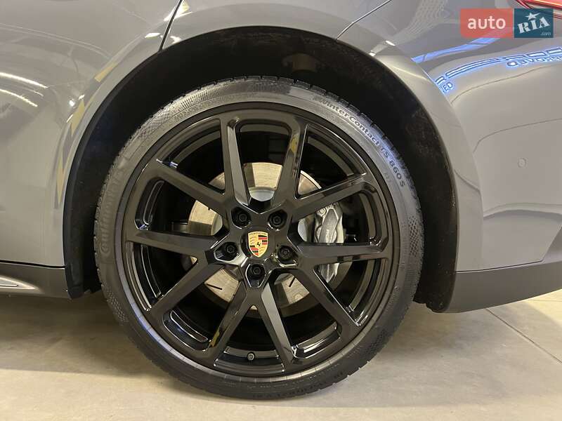 Фастбэк Porsche Panamera 2025 в Киеве