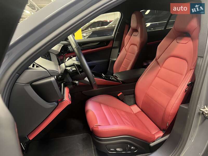 Фастбэк Porsche Panamera 2025 в Киеве