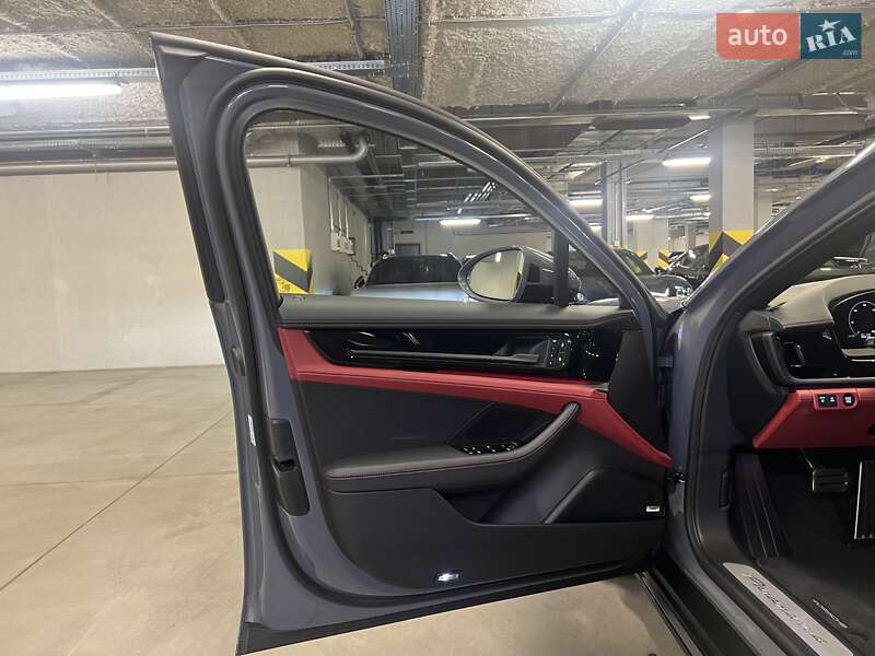 Фастбэк Porsche Panamera 2025 в Киеве