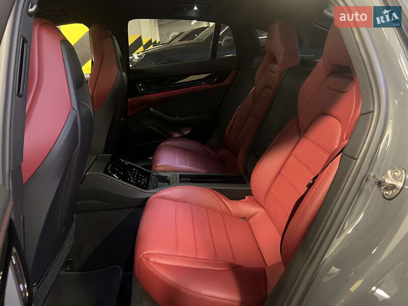 Фастбэк Porsche Panamera 2025 в Киеве