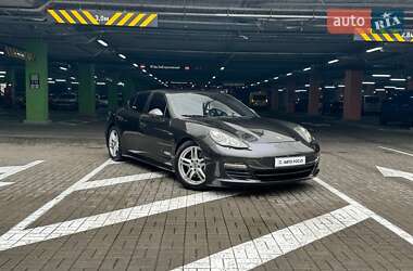 Фастбэк Porsche Panamera 2012 в Киеве