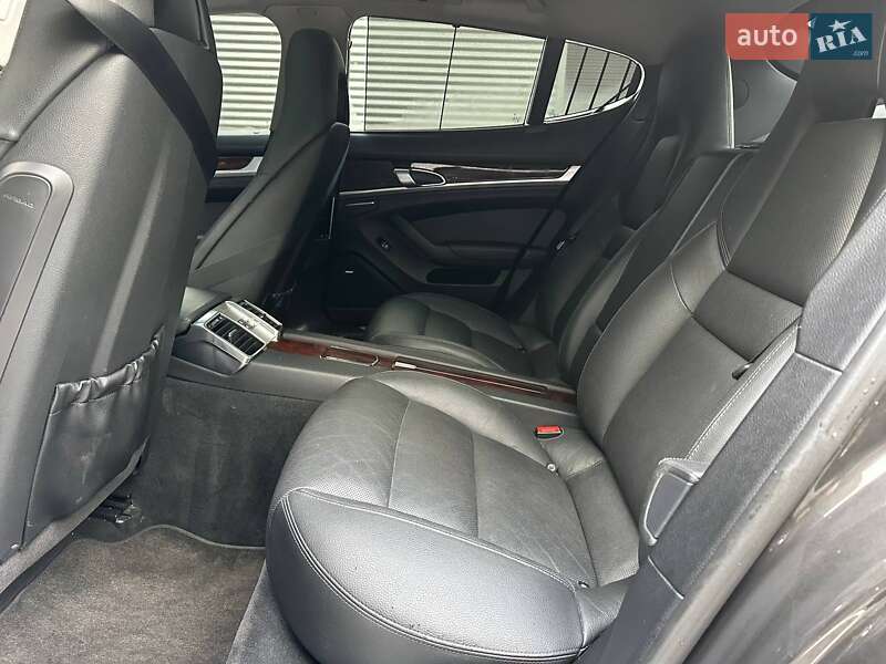 Фастбэк Porsche Panamera 2012 в Киеве
