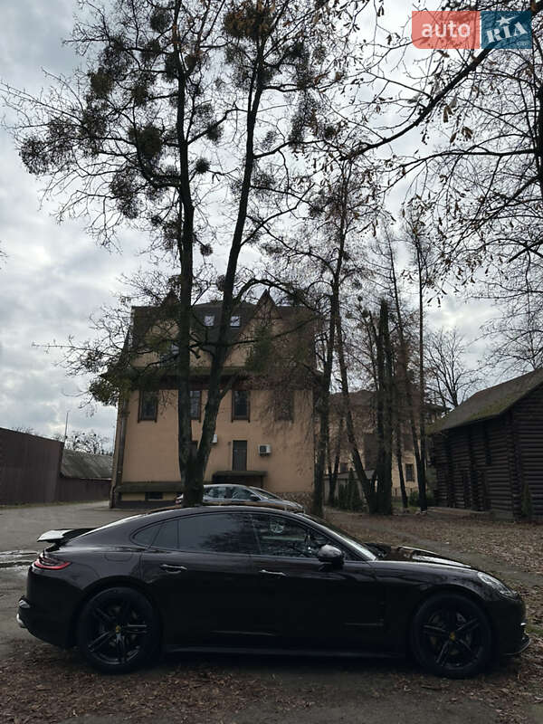 Фастбек Porsche Panamera 2017 в Києві
