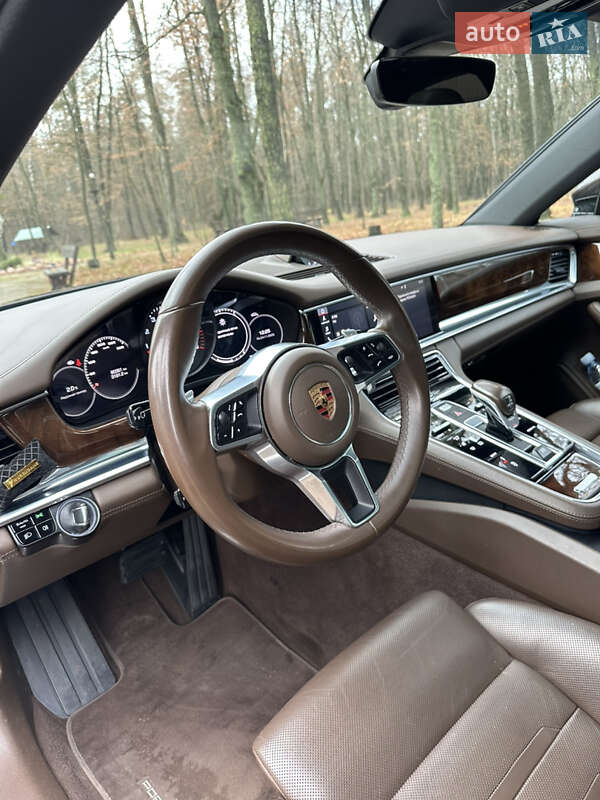 Фастбек Porsche Panamera 2017 в Києві