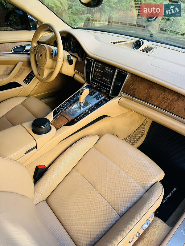 Фастбэк Porsche Panamera 2010 в Одессе