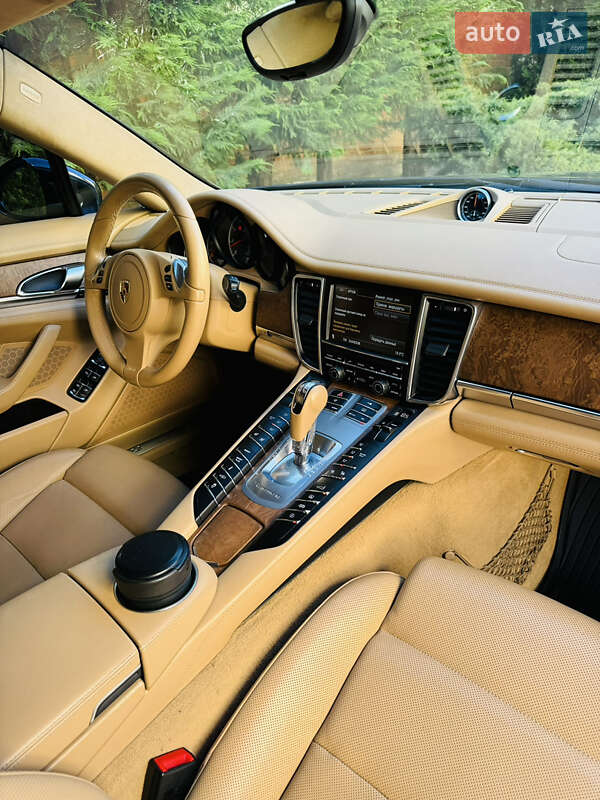 Фастбэк Porsche Panamera 2010 в Одессе