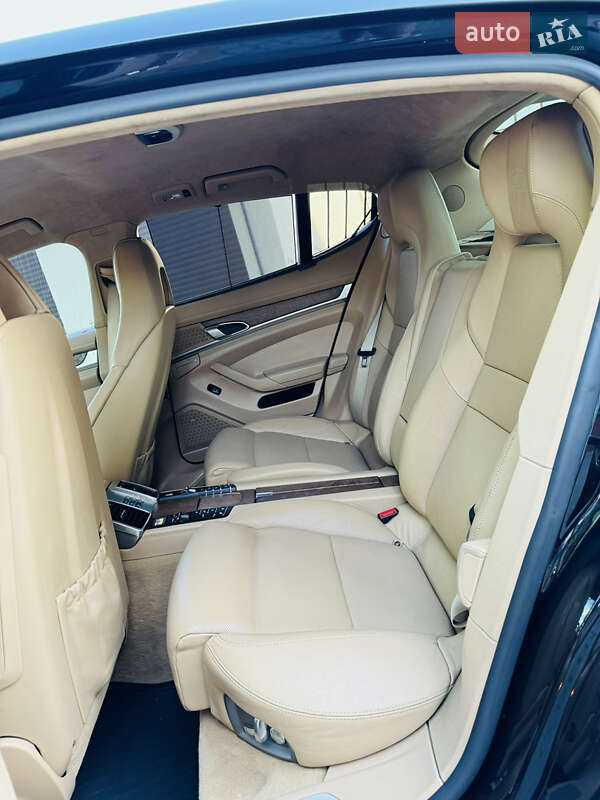 Фастбэк Porsche Panamera 2010 в Одессе