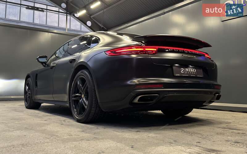 Фастбэк Porsche Panamera 2017 в Киеве