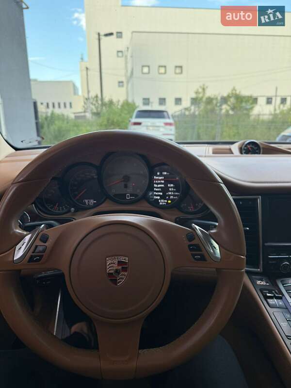 Фастбек Porsche Panamera 2014 в Львові фото 10 Фастбек Porsche Panamera 2014 в Львові