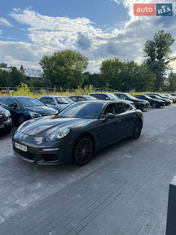 Фастбек Porsche Panamera 2014 в Львові фото 2 Фастбек Porsche Panamera 2014 в Львові
