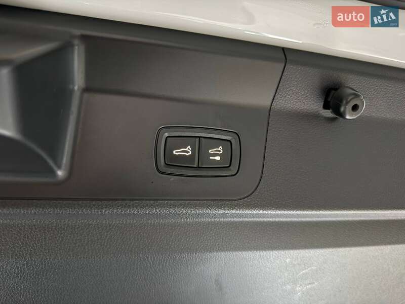 Фастбэк Porsche Panamera 2023 в Киеве фото 39 Фастбэк Porsche Panamera 2023 в Киеве