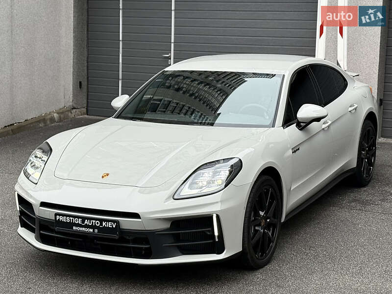 Фастбэк Porsche Panamera 2024 в Киеве