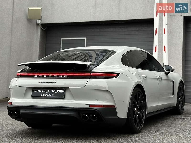 Фастбэк Porsche Panamera 2024 в Киеве
