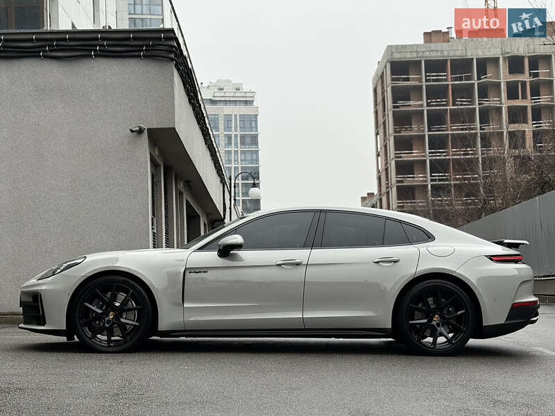 Фастбэк Porsche Panamera 2024 в Киеве