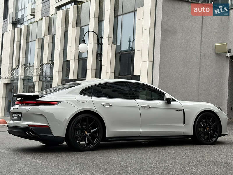 Фастбэк Porsche Panamera 2024 в Киеве