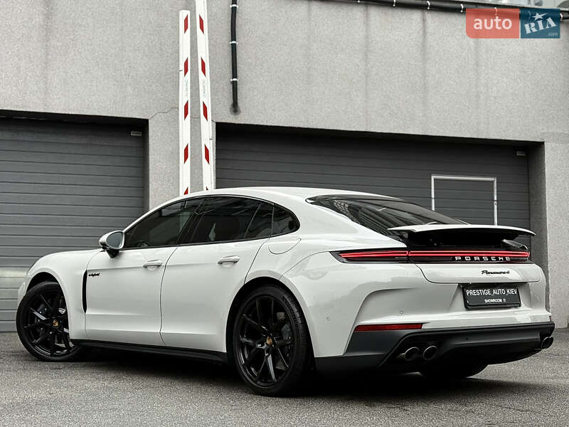 Фастбэк Porsche Panamera 2024 в Киеве