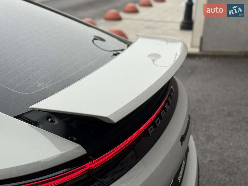 Фастбэк Porsche Panamera 2024 в Киеве