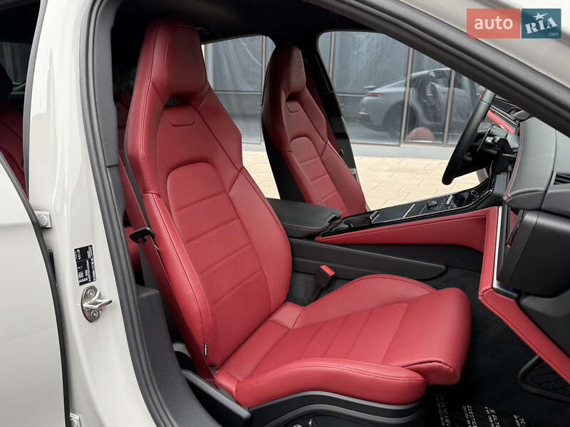 Фастбэк Porsche Panamera 2024 в Киеве