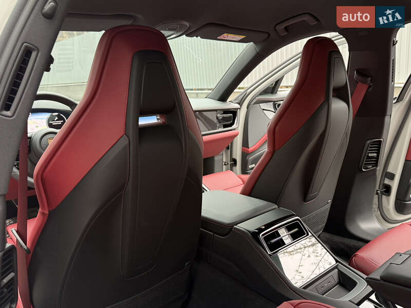 Фастбэк Porsche Panamera 2024 в Киеве