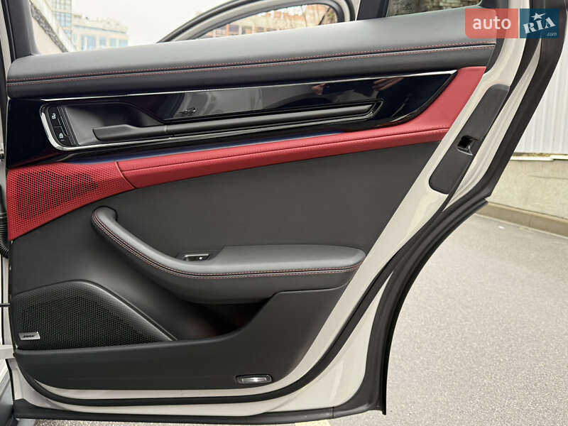 Фастбэк Porsche Panamera 2024 в Киеве