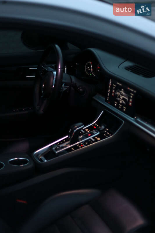 Фастбэк Porsche Panamera 2017 в Киеве фото 10 Фастбэк Porsche Panamera 2017 в Киеве