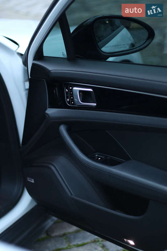 Фастбэк Porsche Panamera 2017 в Киеве фото 13 Фастбэк Porsche Panamera 2017 в Киеве
