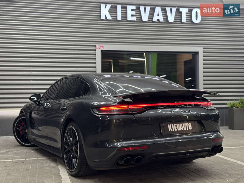 Фастбек Porsche Panamera 2023 в Києві