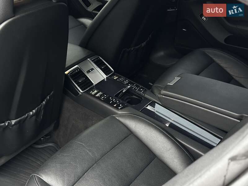 Фастбэк Porsche Panamera 2013 в Львове фото 43 Фастбэк Porsche Panamera 2013 в Львове