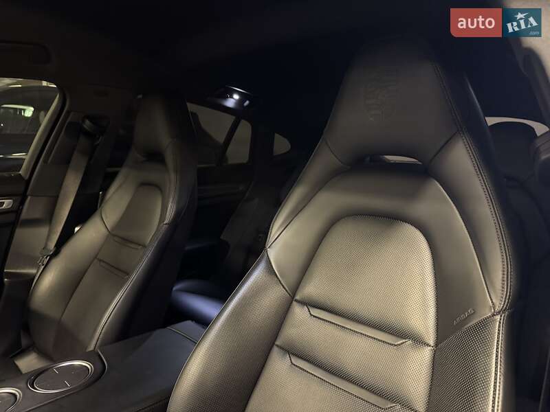 Фастбэк Porsche Panamera 2019 в Киеве фото 28 Фастбэк Porsche Panamera 2019 в Киеве