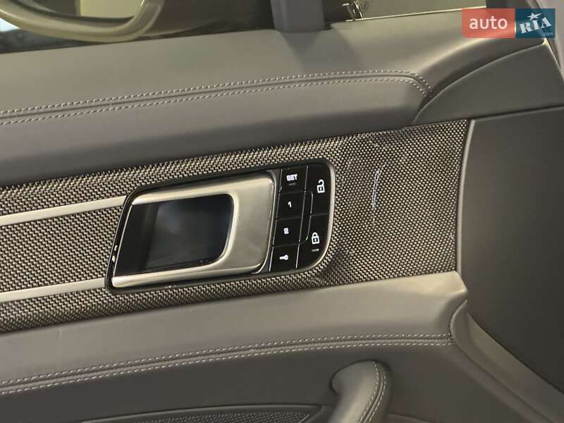 Фастбэк Porsche Panamera 2019 в Киеве фото 36 Фастбэк Porsche Panamera 2019 в Киеве