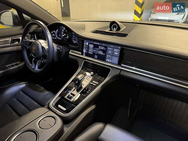 Фастбэк Porsche Panamera 2019 в Киеве фото 48 Фастбэк Porsche Panamera 2019 в Киеве